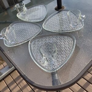 Indiana Glassware Daisy and Button 4 Triangular Plates 4 Cups TV Dinner Set